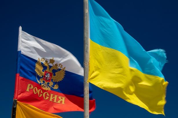 rusia i ucraina flag